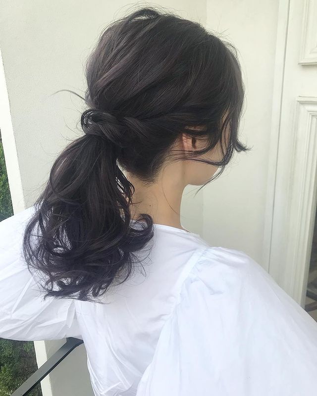 黒髪でも映える春のヘアアレンジ