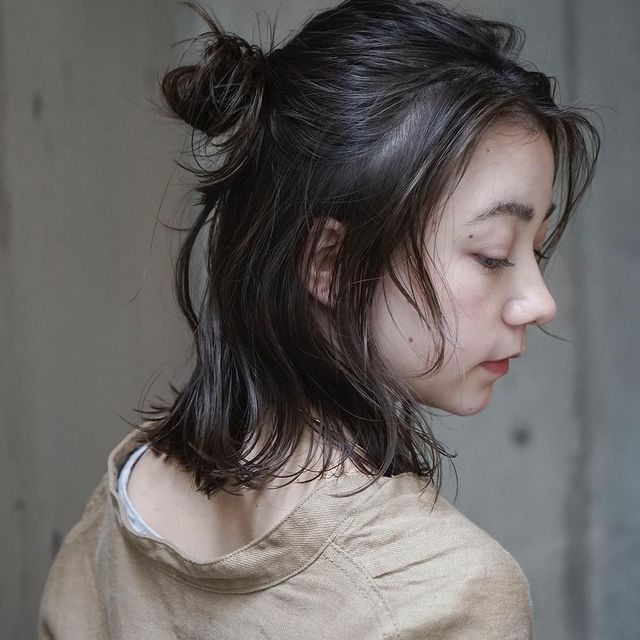 大人カジュアルなハーフアップで春のヘアアレンジ