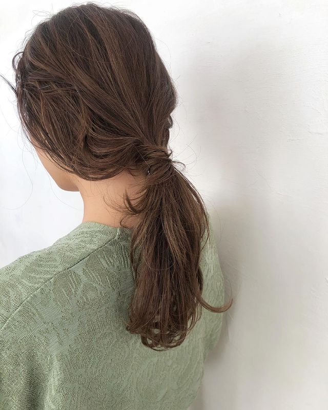 簡単にできるローポニーヘアアレンジ