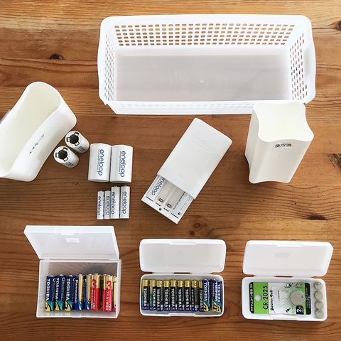 電池は種類ごとケースに収納