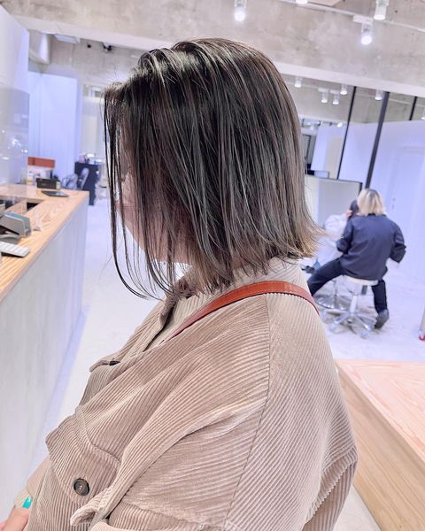 ダブルカラーで作る切りっぱなしボブヘアスタイル