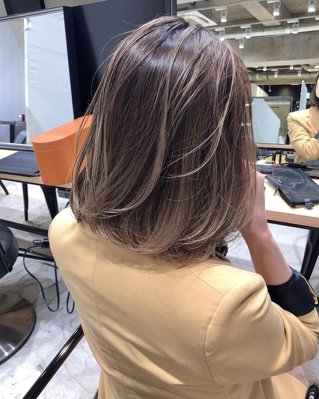 白髪も隠せる人気の大人ロブヘアスタイル