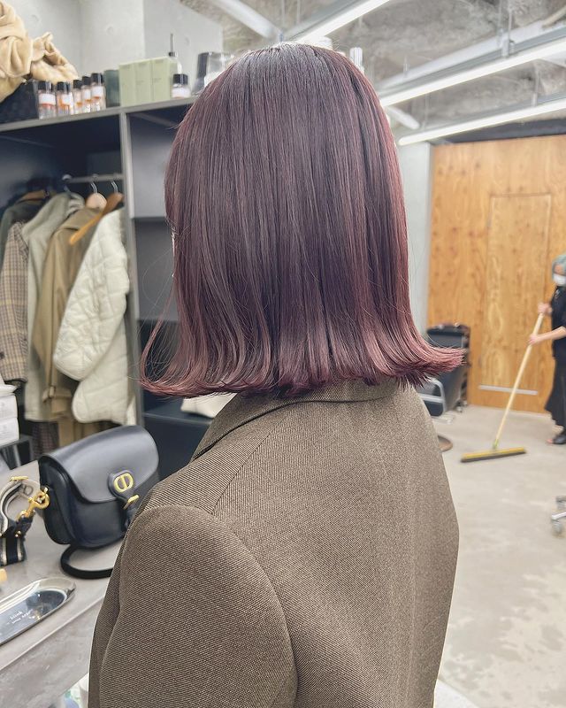 ラベンダーピンクのボブヘアスタイル