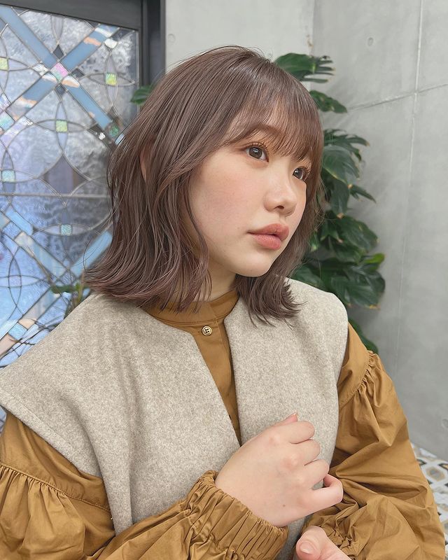 大人可愛いブラウンベージュのボブヘアスタイル