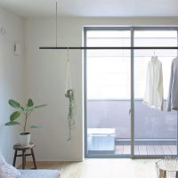 おしゃれな「物干し竿」14選。部屋干し派でもインテリアの邪魔にならないデザイン