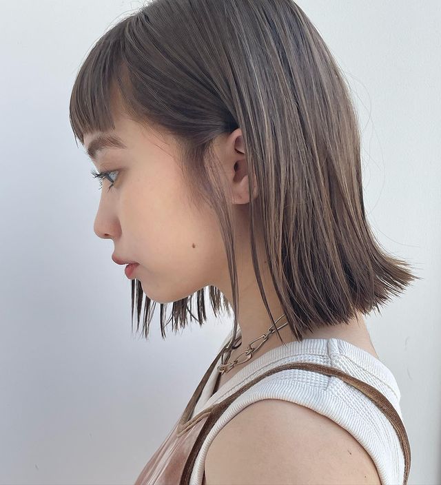 赤みのない髪色でおしゃれになるヘアスタイル