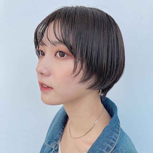 暗髪で落ち着きがあるのが人気のヘアカラー