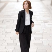 《40代母親》卒業式に◎体型カバーも叶うスーツ特集。大人女性の正解コーデ